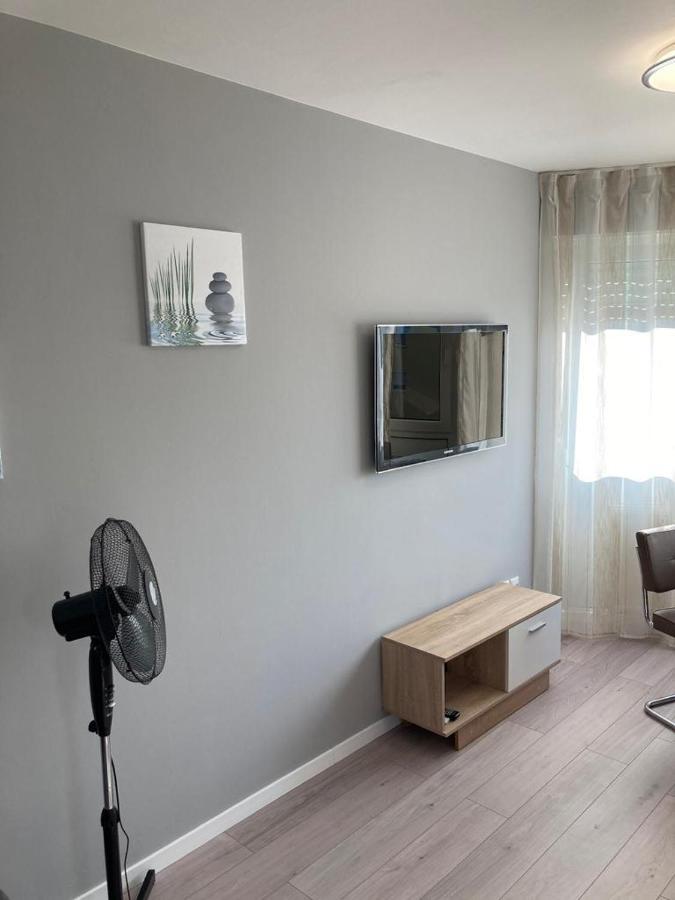 Winkler Apartment *